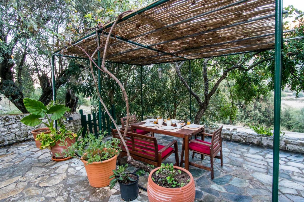 Almond Trees Cottage Divarata Exterior foto
